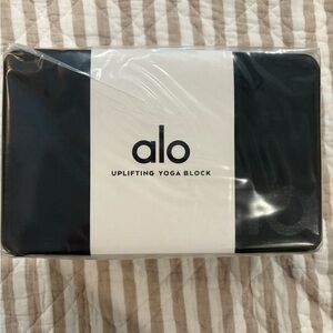 Alo uplifting yoga block